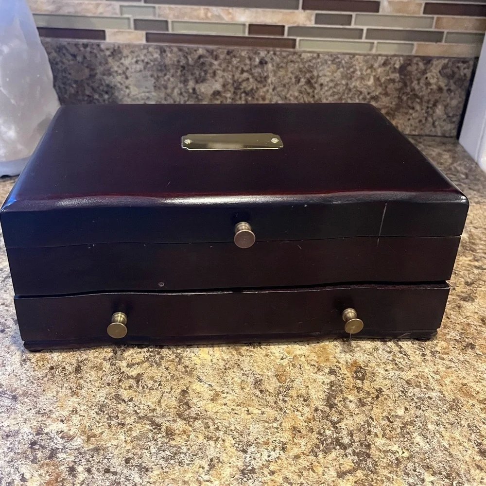Vintage Reed & Barton Eureka Mfg Co. Brown wooden Jewelry Box with Velvet Lining